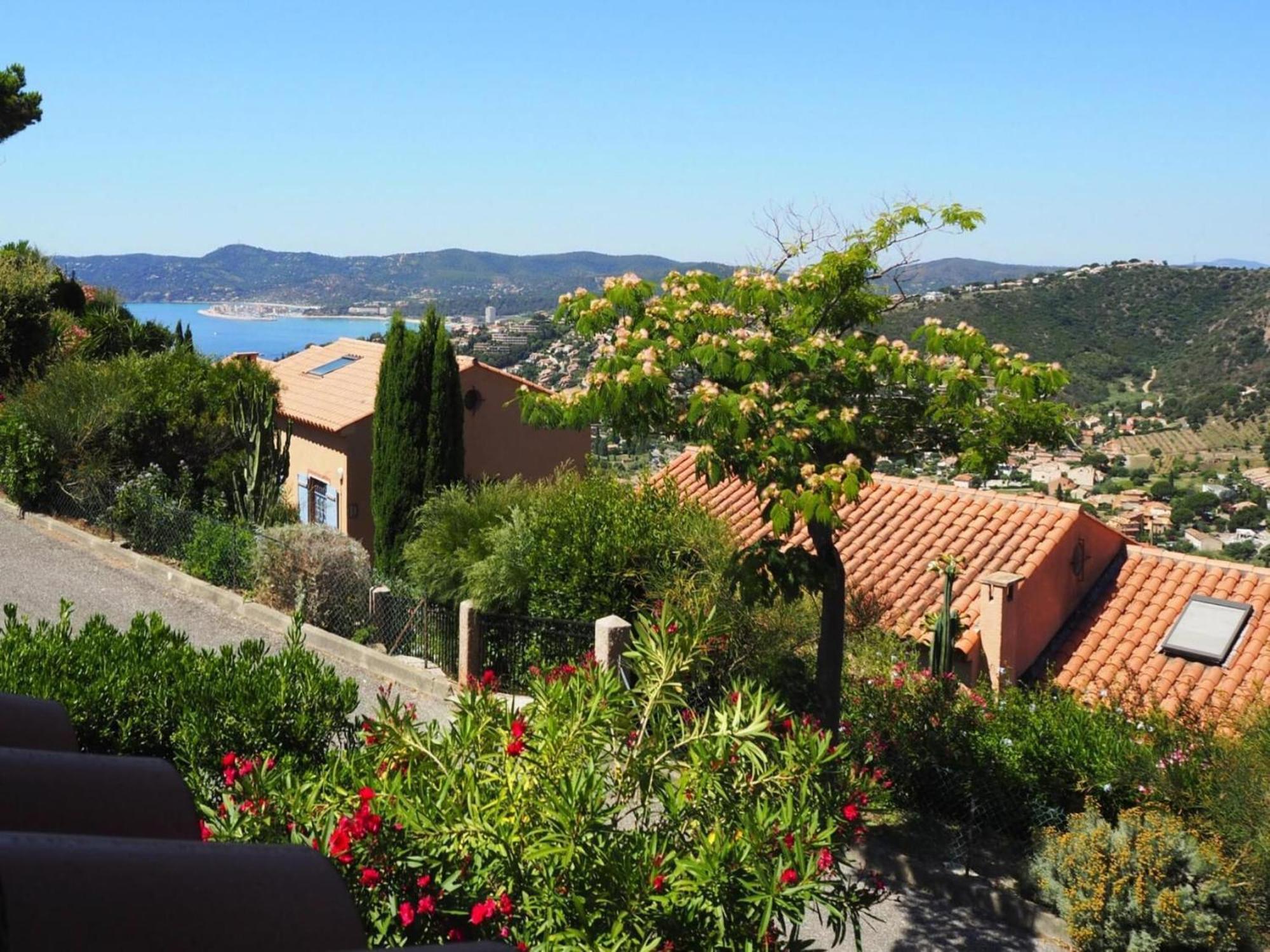 Pretty Tiny House With Sea View, Le Lavandou Buitenkant foto