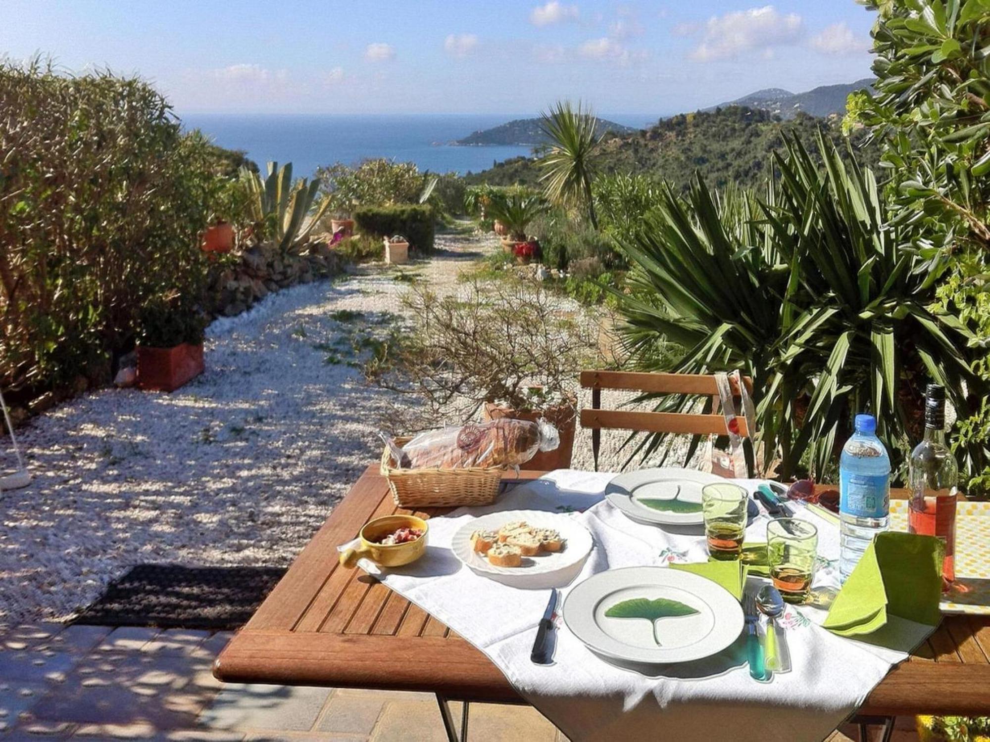 Pretty Tiny House With Sea View, Le Lavandou Buitenkant foto
