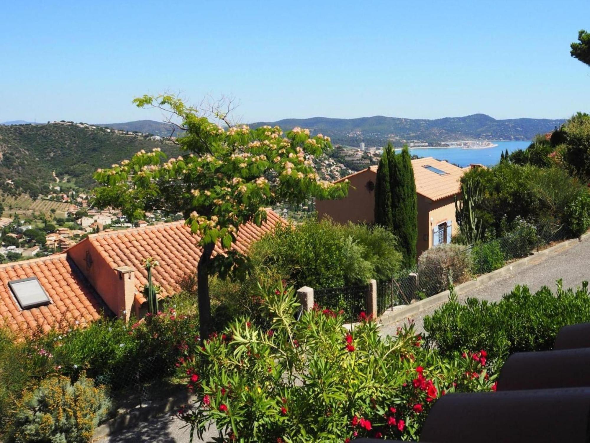 Pretty Tiny House With Sea View, Le Lavandou Buitenkant foto